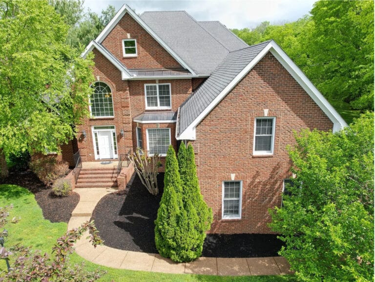 Pretty gucci crib for Aaron, eh?